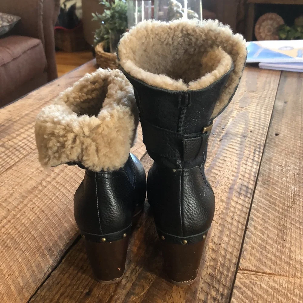 UGG stacked heel ankle boot size 7